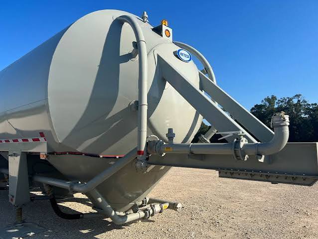 NEW 2026 Retesa 4100 Cu.Ft. Horizontal Cement Pig equipment image 3