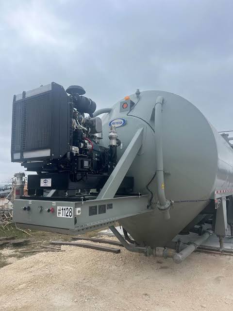 NEW 2026 Retesa 4100 Cu.Ft. Horizontal Cement Pig equipment image 4